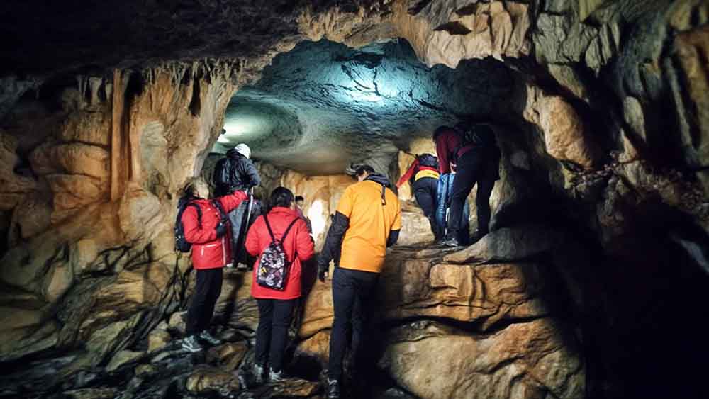 Tous. Cuevas del Tortero y el Candil