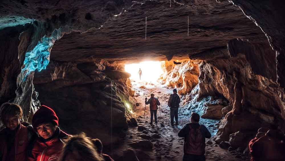 Tous. Cuevas del Tortero y el Candil