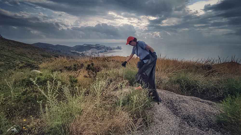 Jornada de limpieza en la montaña