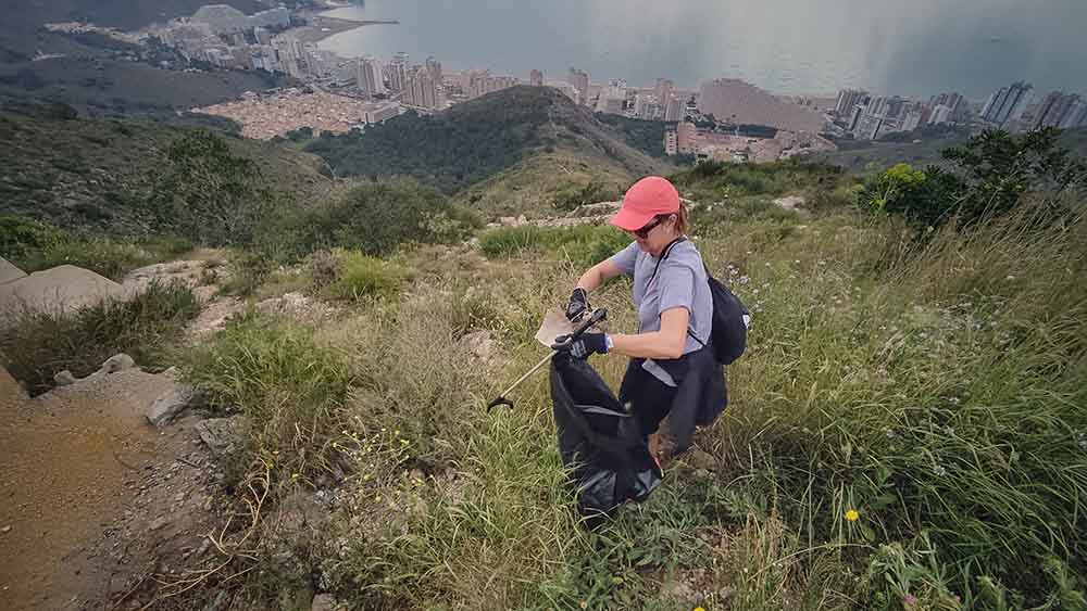 Jornada de limpieza en la montaña