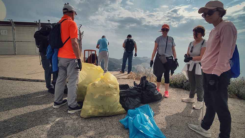 Jornada de limpieza en la montaña