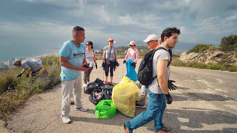 Jornada de limpieza en la montaña