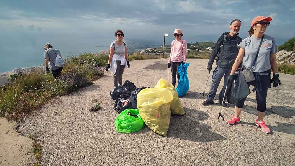 Jornada de limpieza en la montaña