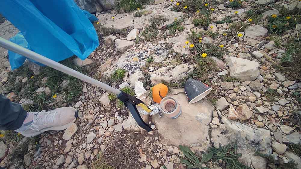 Jornada de limpieza en la montaña