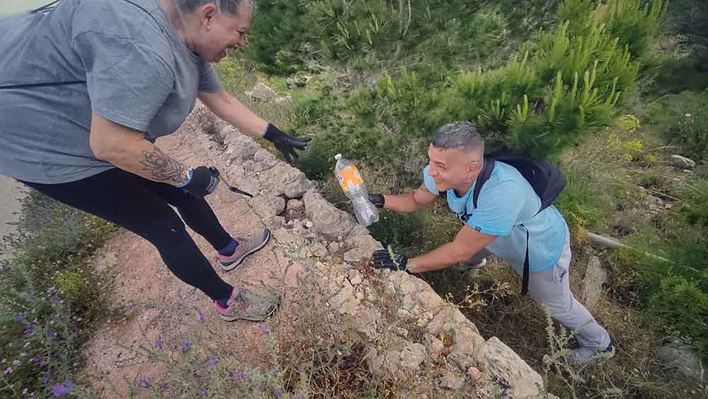 Jornada de limpieza en la montaña