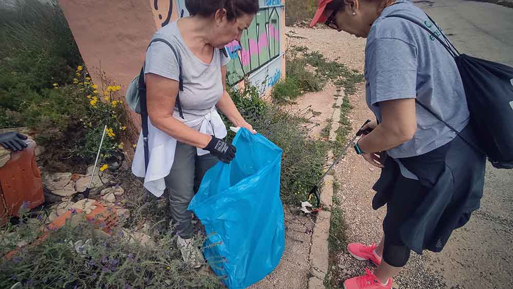 Jornada de limpieza en la montaña