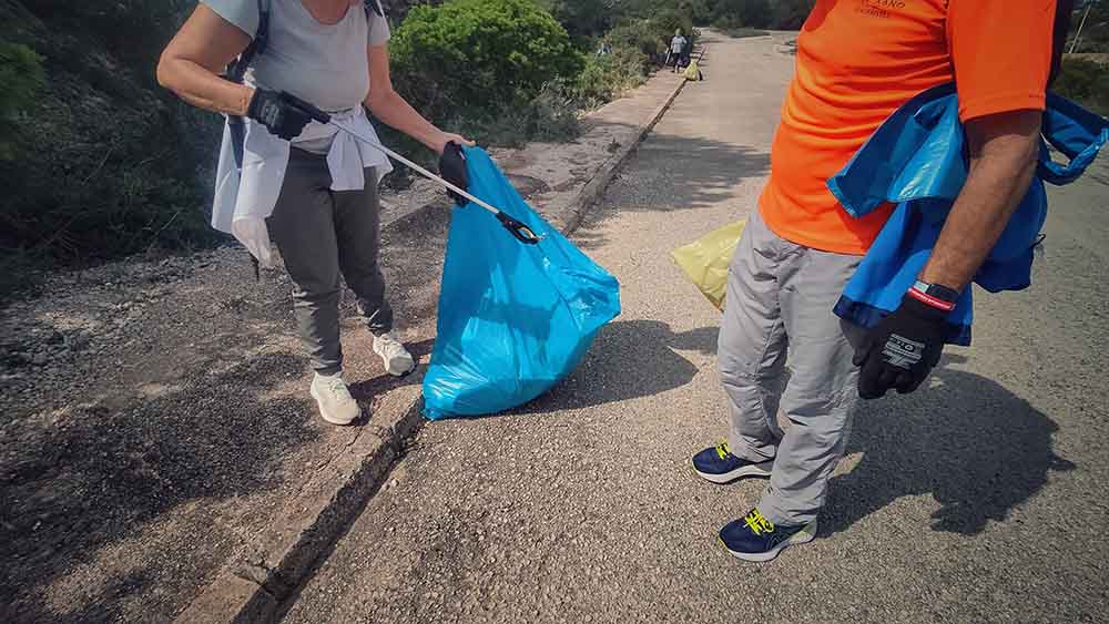 Jornada de limpieza en la montaña