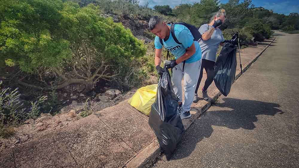 Jornada de limpieza en la montaña