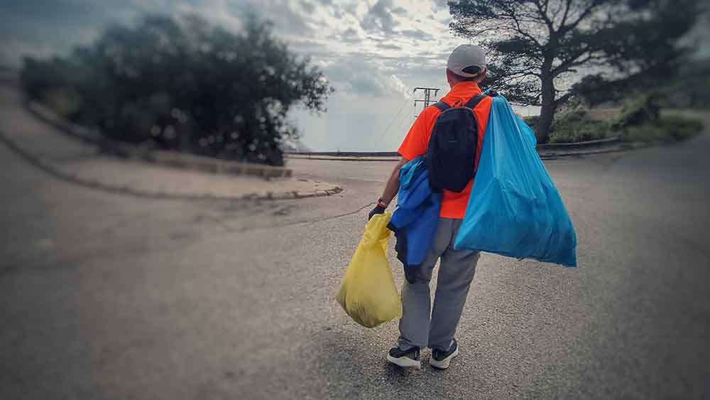 Jornada de limpieza en la montaña