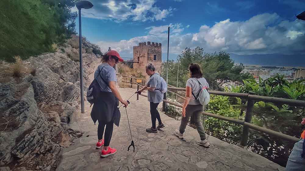 Jornada de limpieza en la montaña