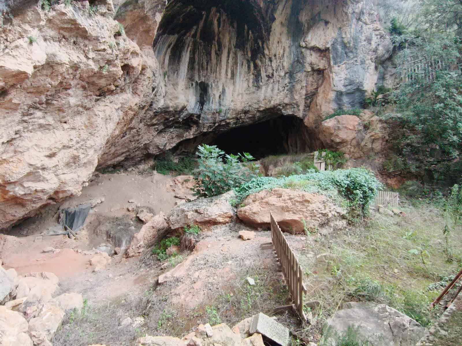 Bellús. Cova negra y arcadetes