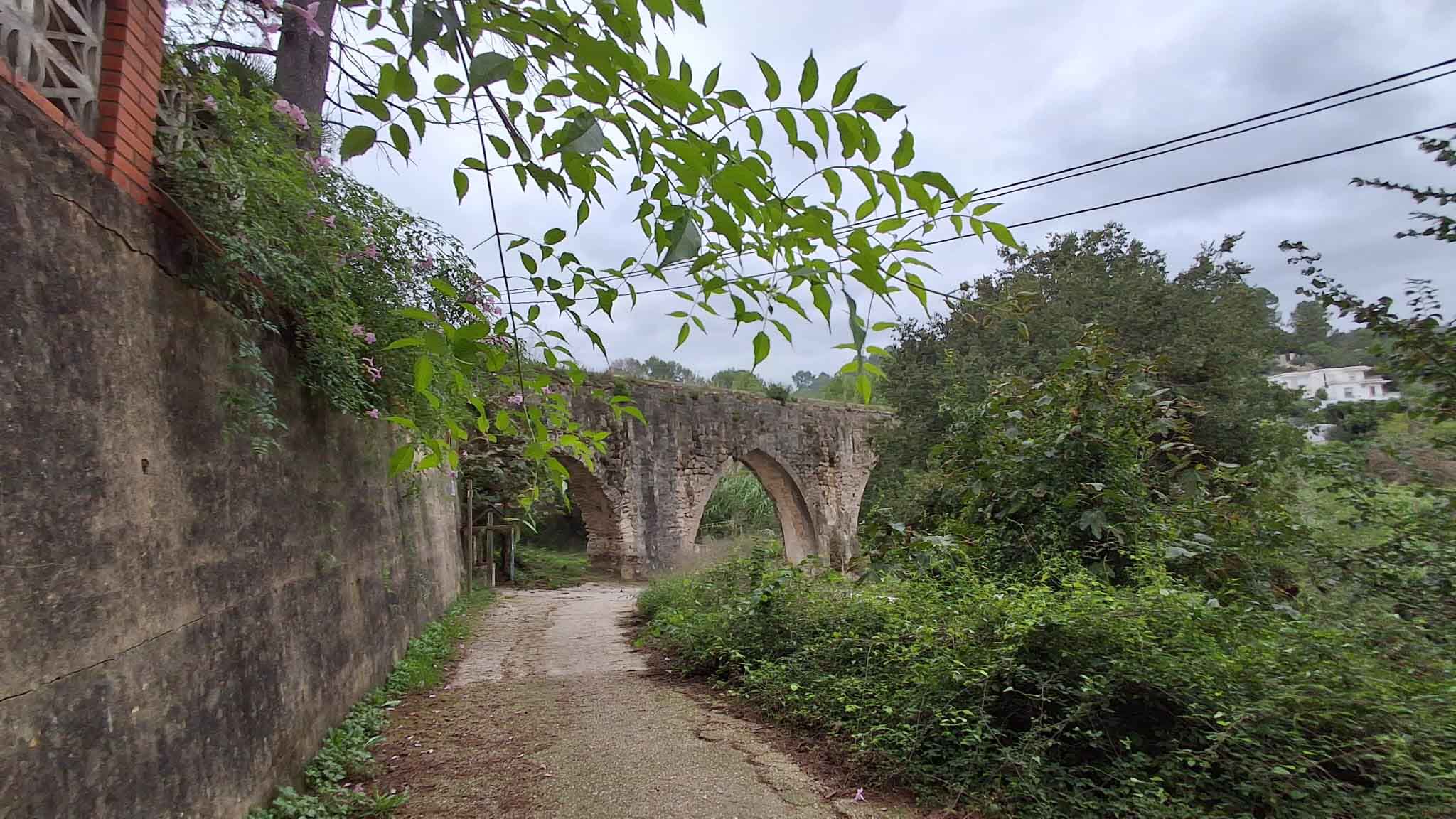 Bellús. Cova negra y arcadetes