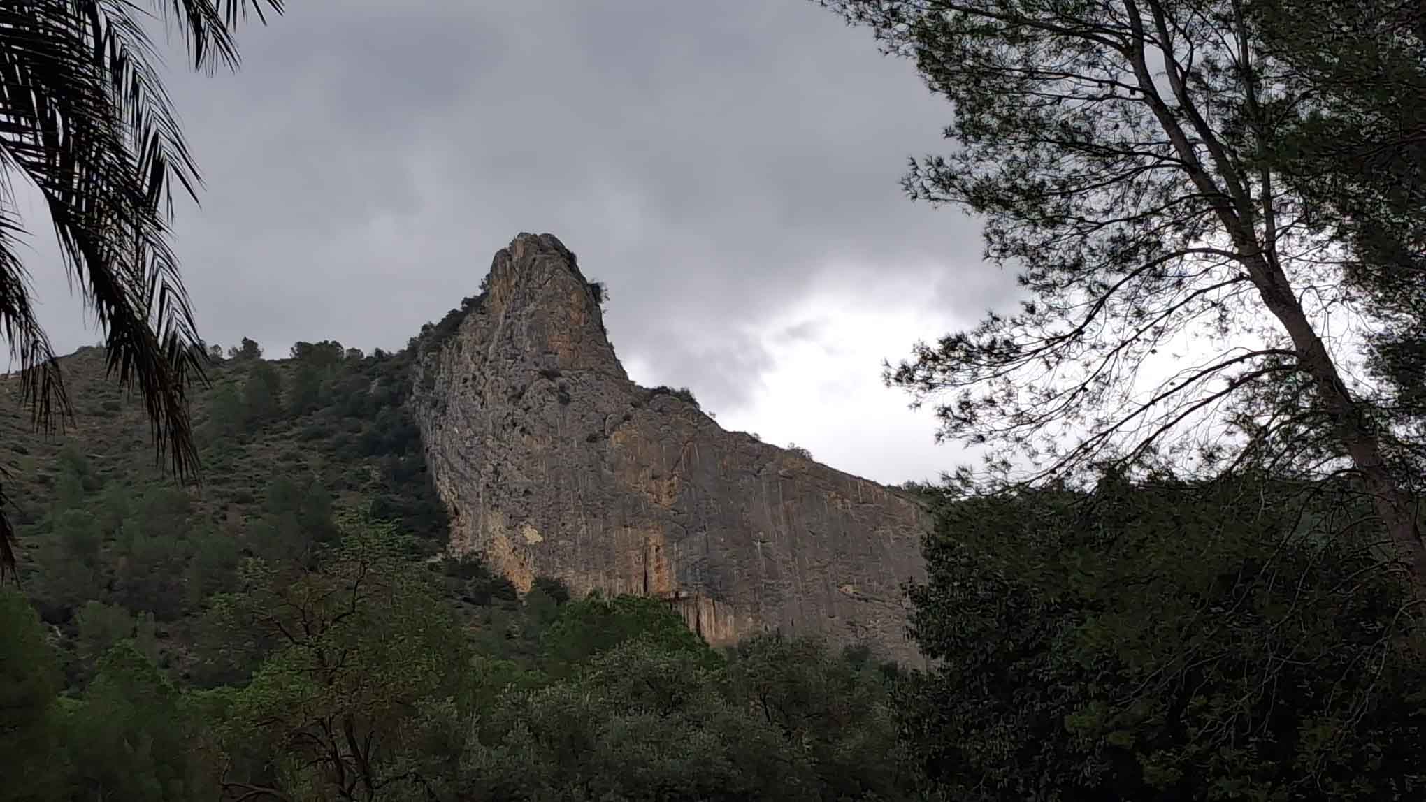 Bellús. Cova negra y arcadetes