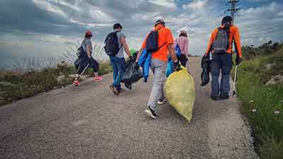 Jornada de limpieza en la montaña